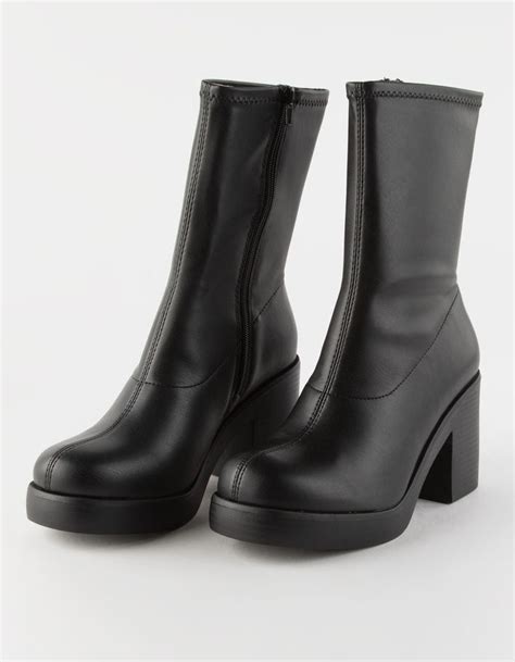 strethicng fake leather shoes hot water